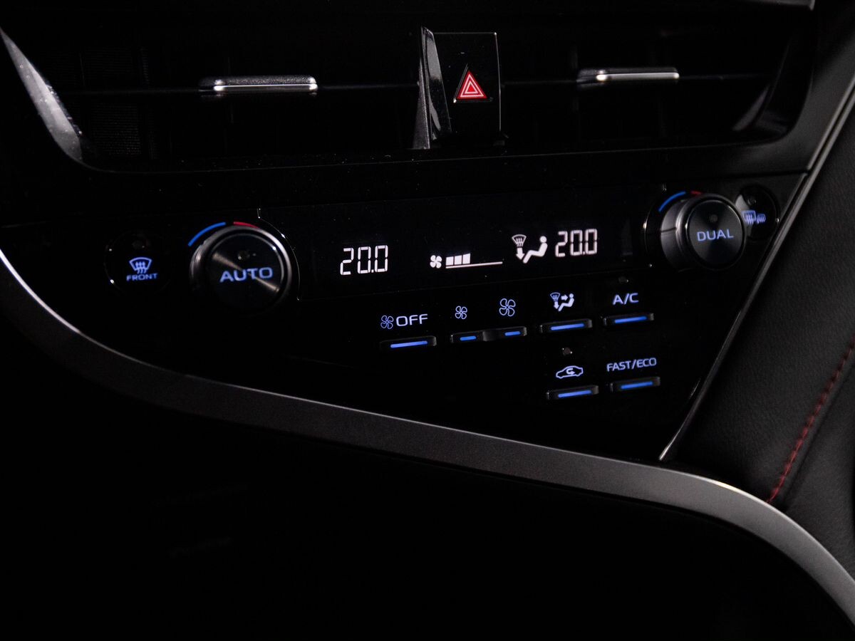 Toyota Camry 2021 - фото автомобиля