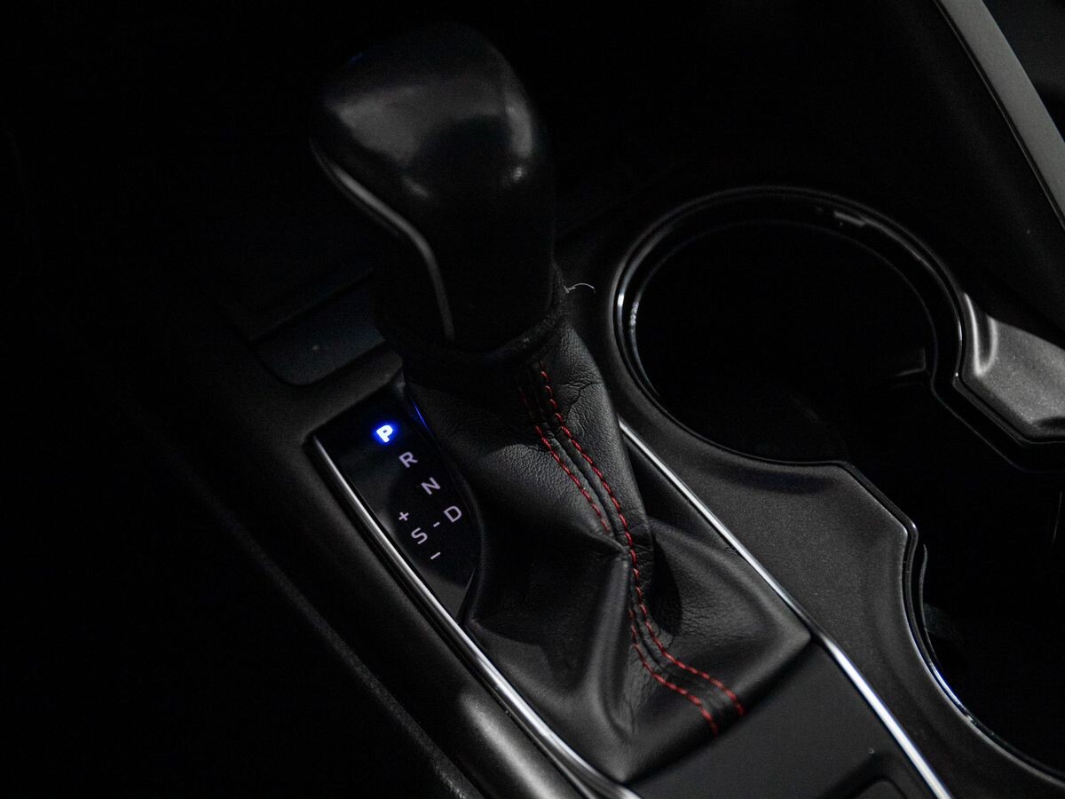 Toyota Camry 2021 - фото автомобиля