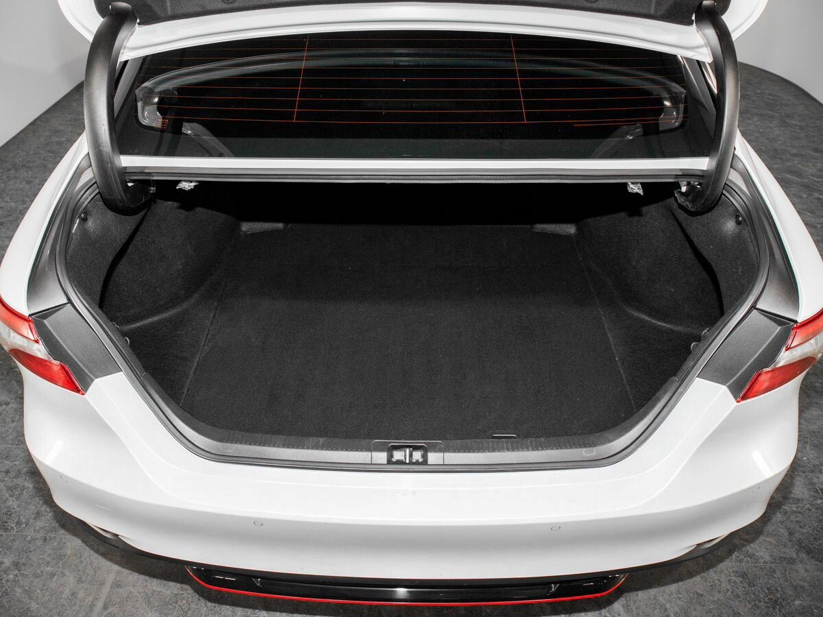 Toyota Camry 2021 - фото автомобиля