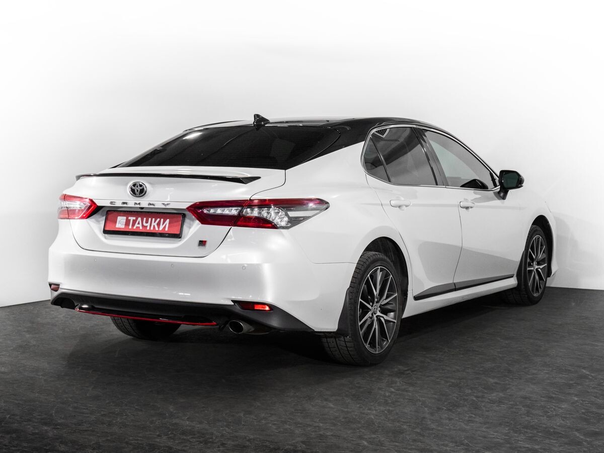 Toyota Camry 2021 - фото автомобиля