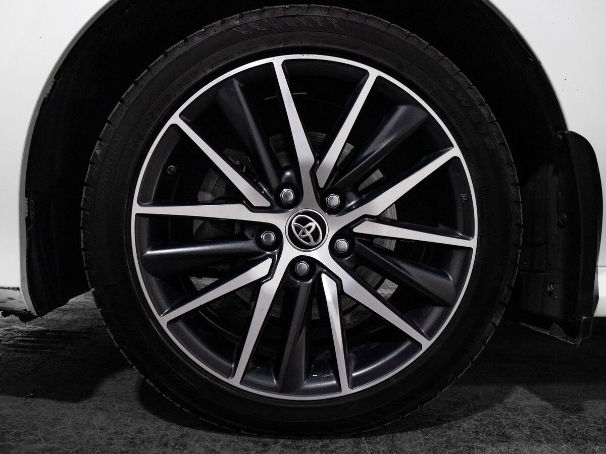 Toyota Camry 2021 - фото автомобиля