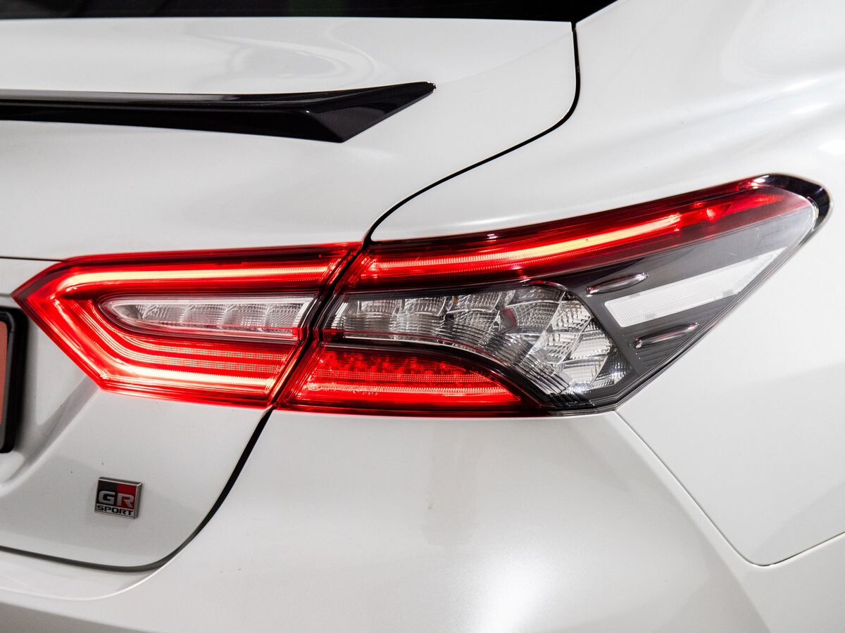 Toyota Camry 2021 - фото автомобиля