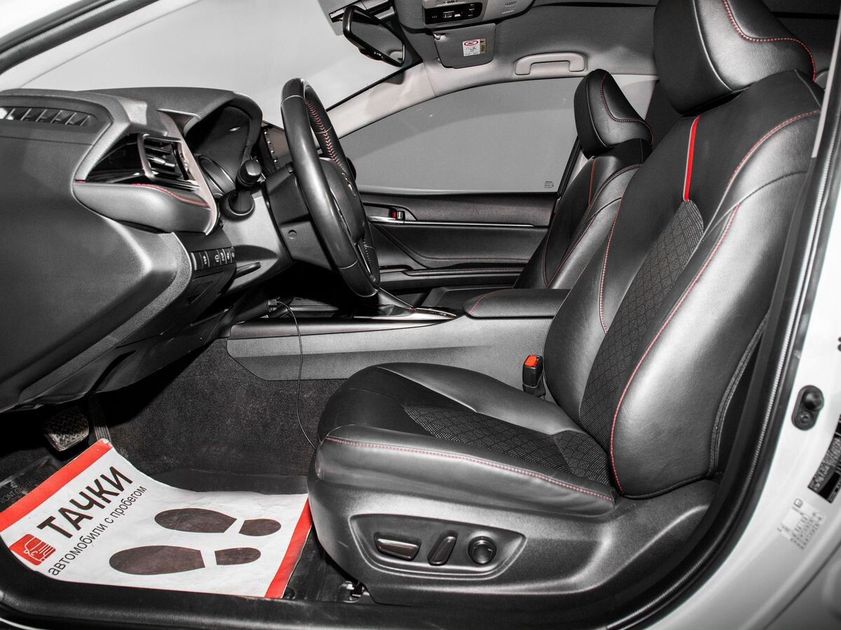 Toyota Camry 2021 - фото автомобиля