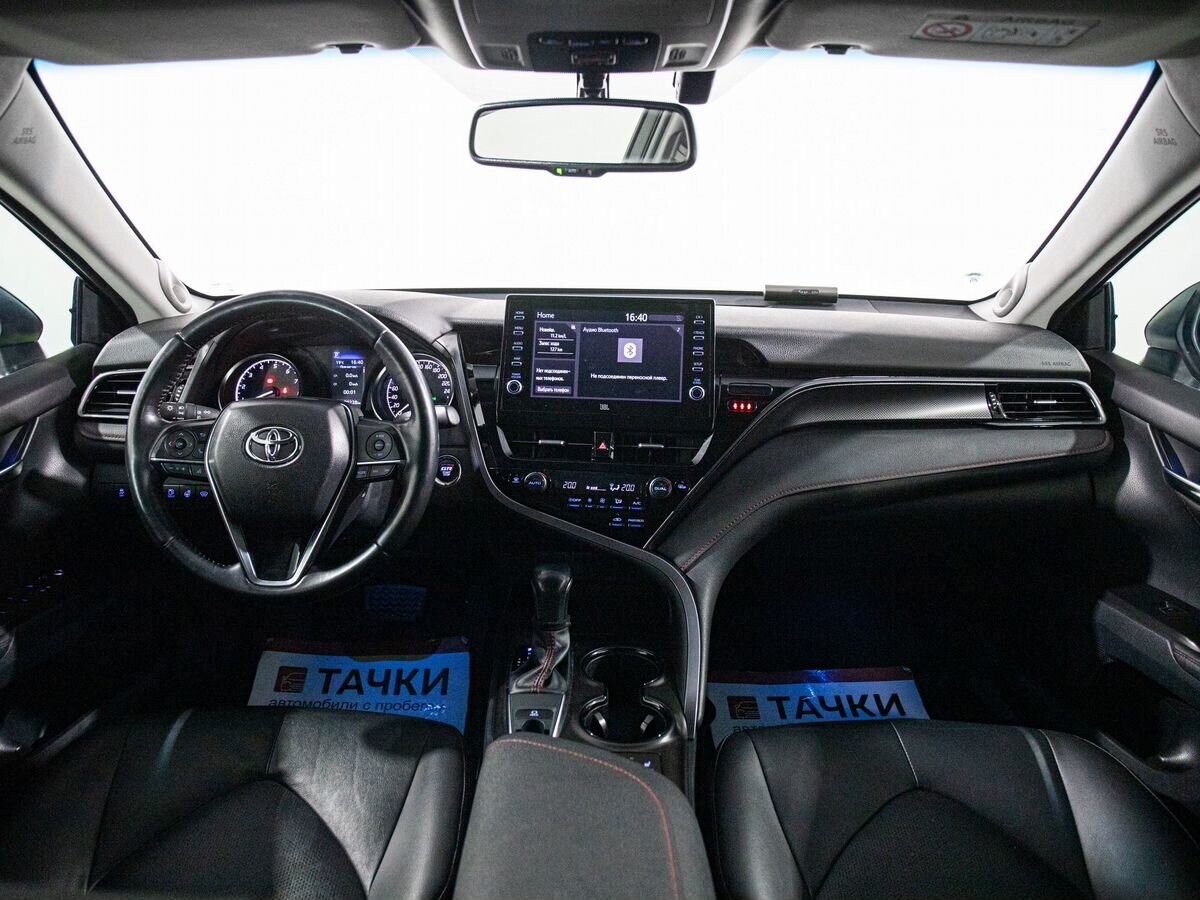 Toyota Camry 2021 - фото автомобиля