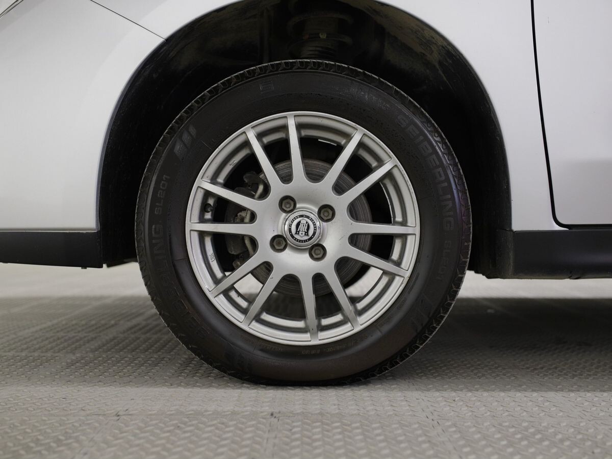 Nissan Wingroad 2018 - фото автомобиля