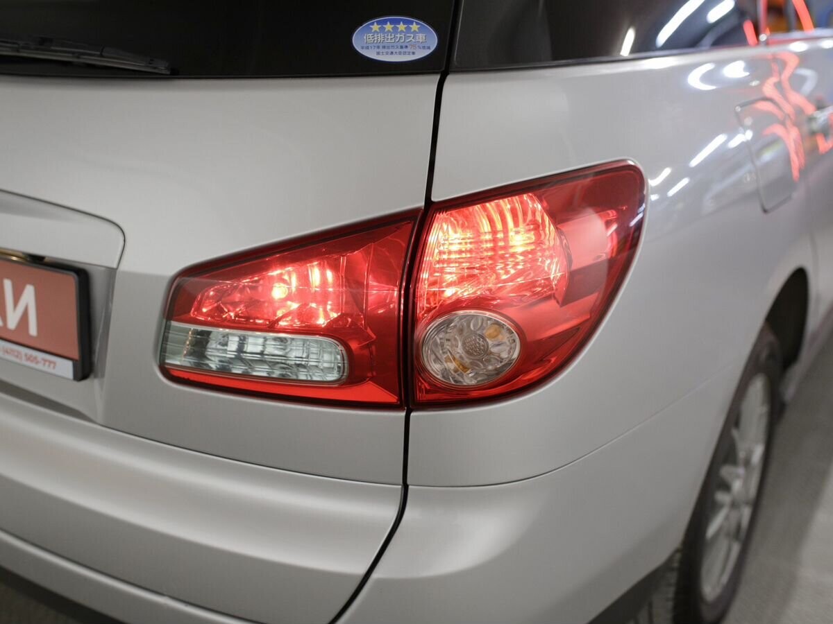 Nissan Wingroad 2018 - фото автомобиля