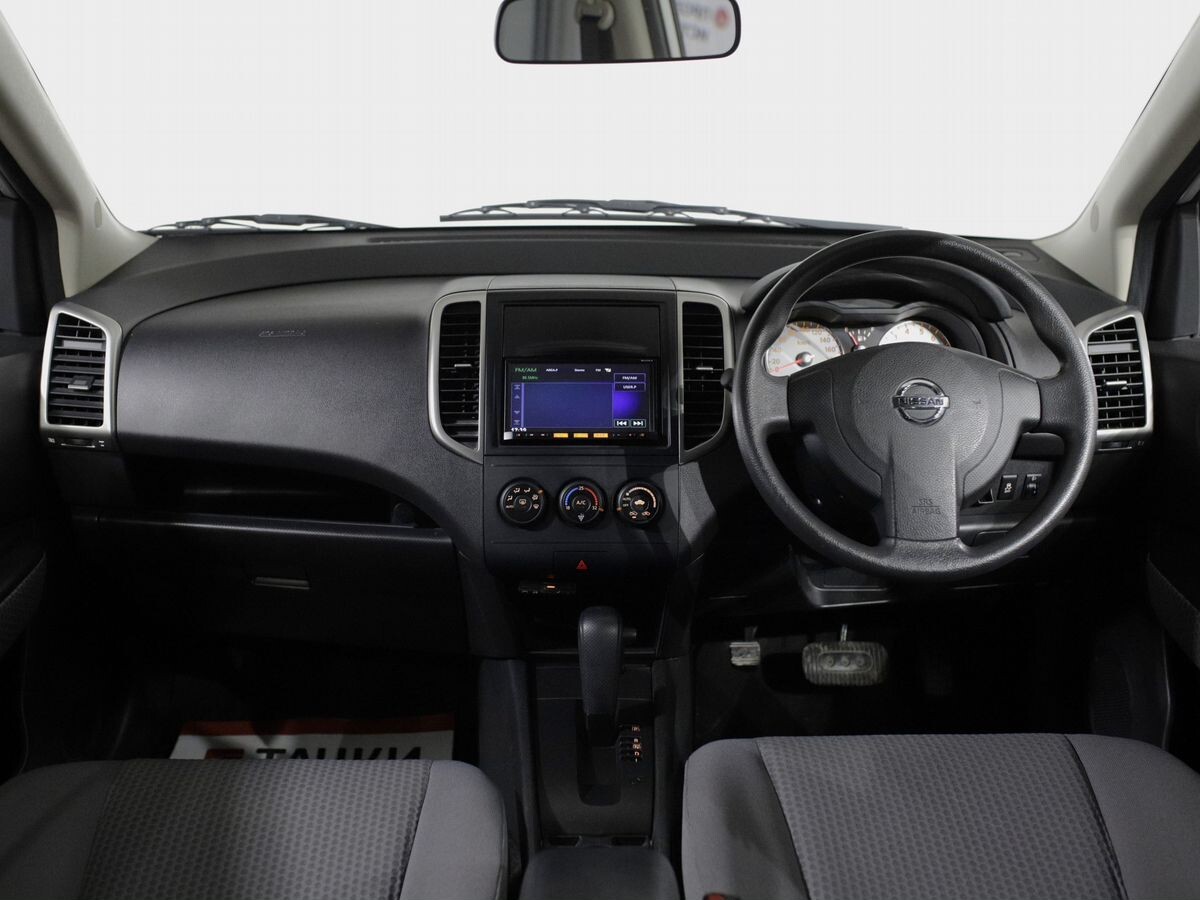 Nissan Wingroad 2018 - фото автомобиля