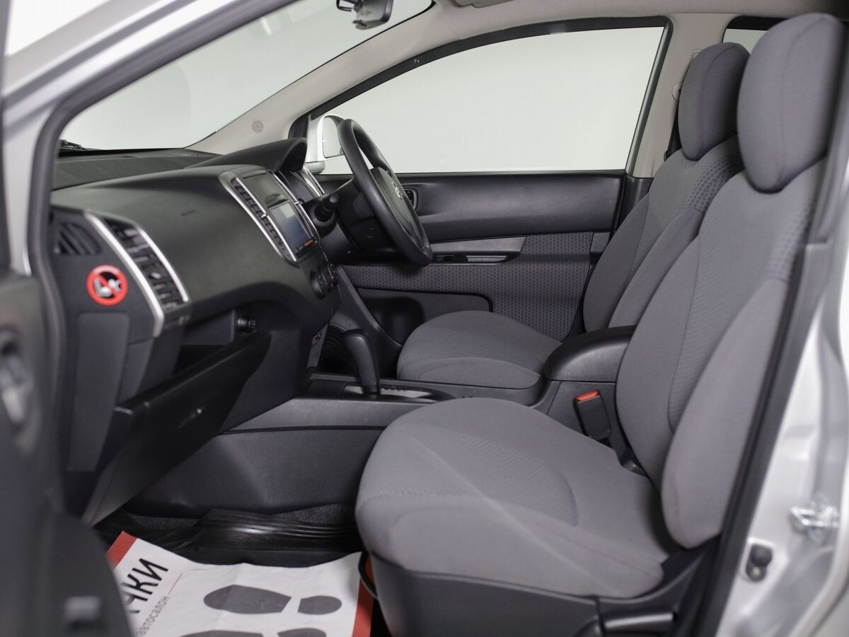 Nissan Wingroad 2018 - фото автомобиля