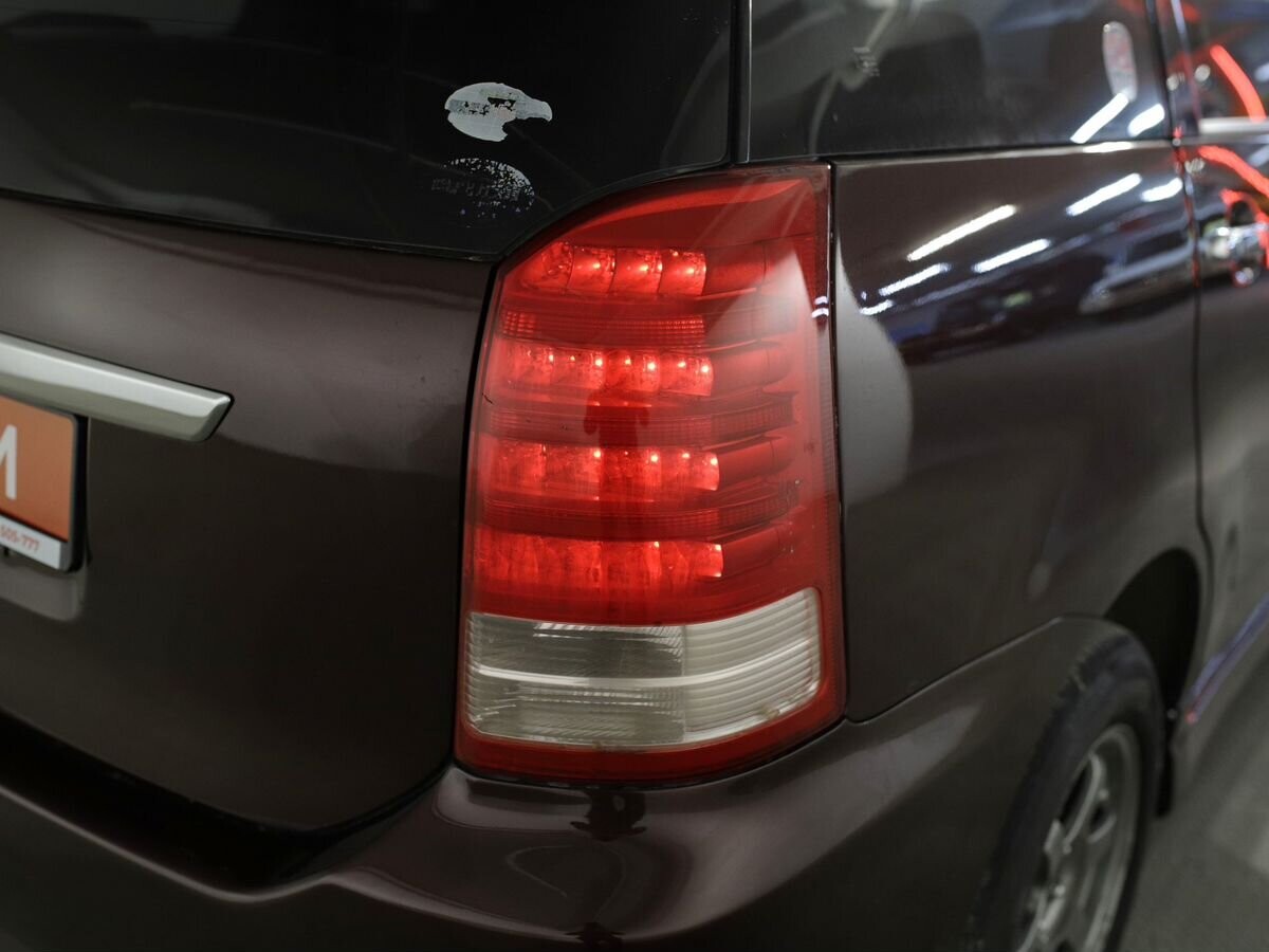 Toyota Wish 2005 - фото автомобиля