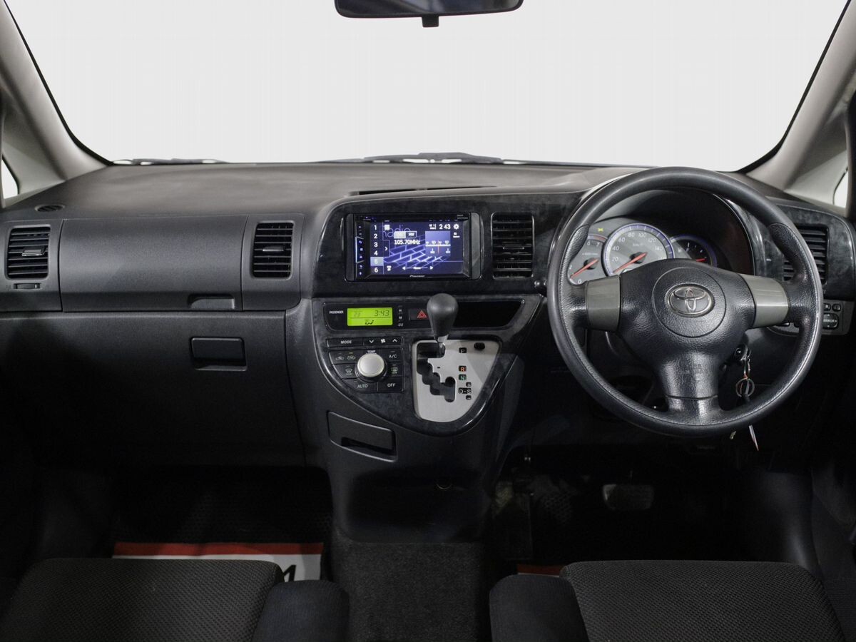 Toyota Wish 2005 - фото автомобиля