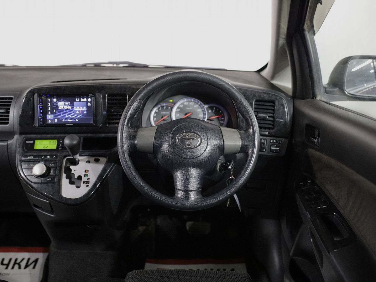 Toyota Wish 2005 - фото автомобиля