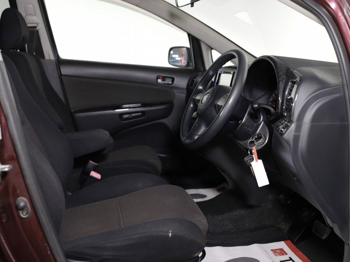 Toyota Wish 2005 - фото автомобиля