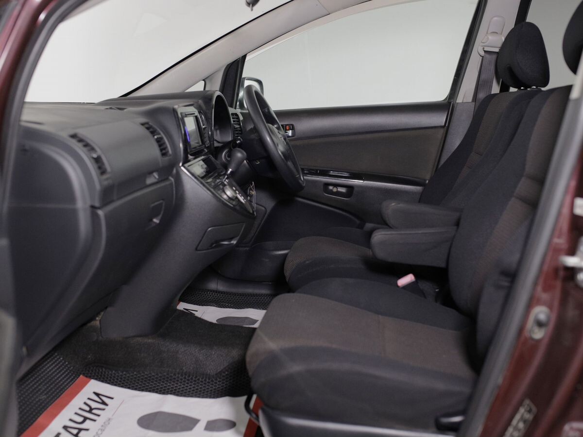 Toyota Wish 2005 - фото автомобиля