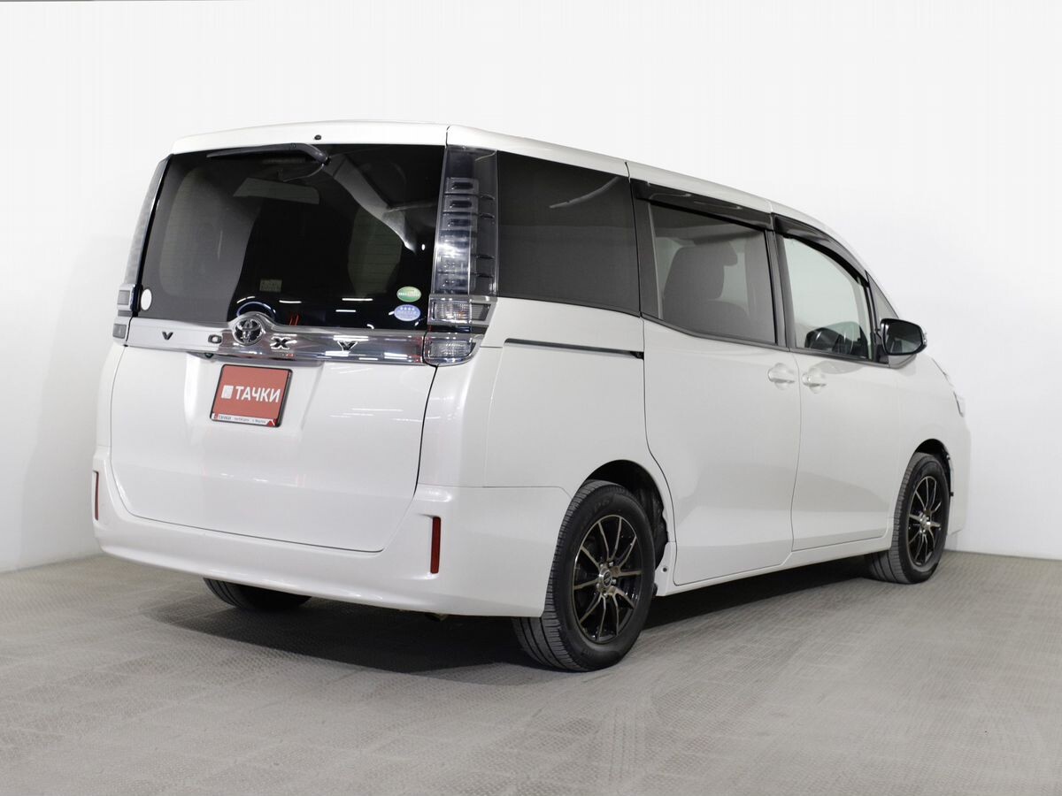 Toyota Voxy 2019 - фото автомобиля