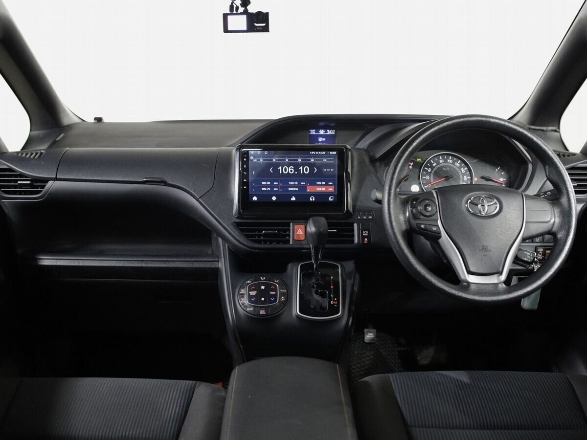 Toyota Voxy 2019 - фото автомобиля