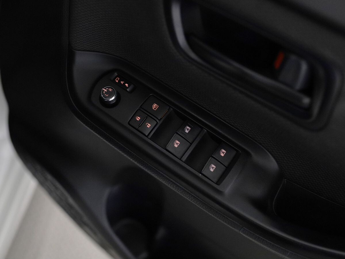 Toyota Voxy 2019 - фото автомобиля