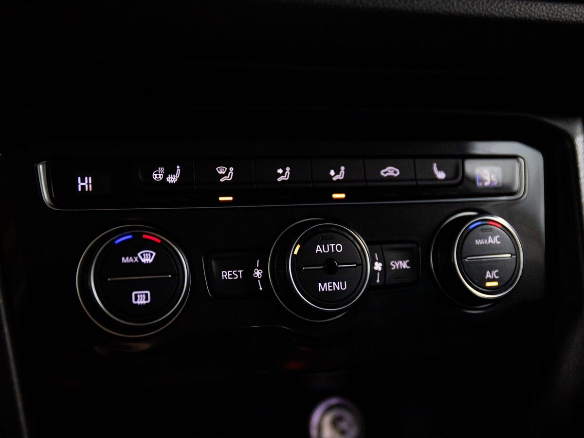 Volkswagen Tiguan 2017 - фото автомобиля