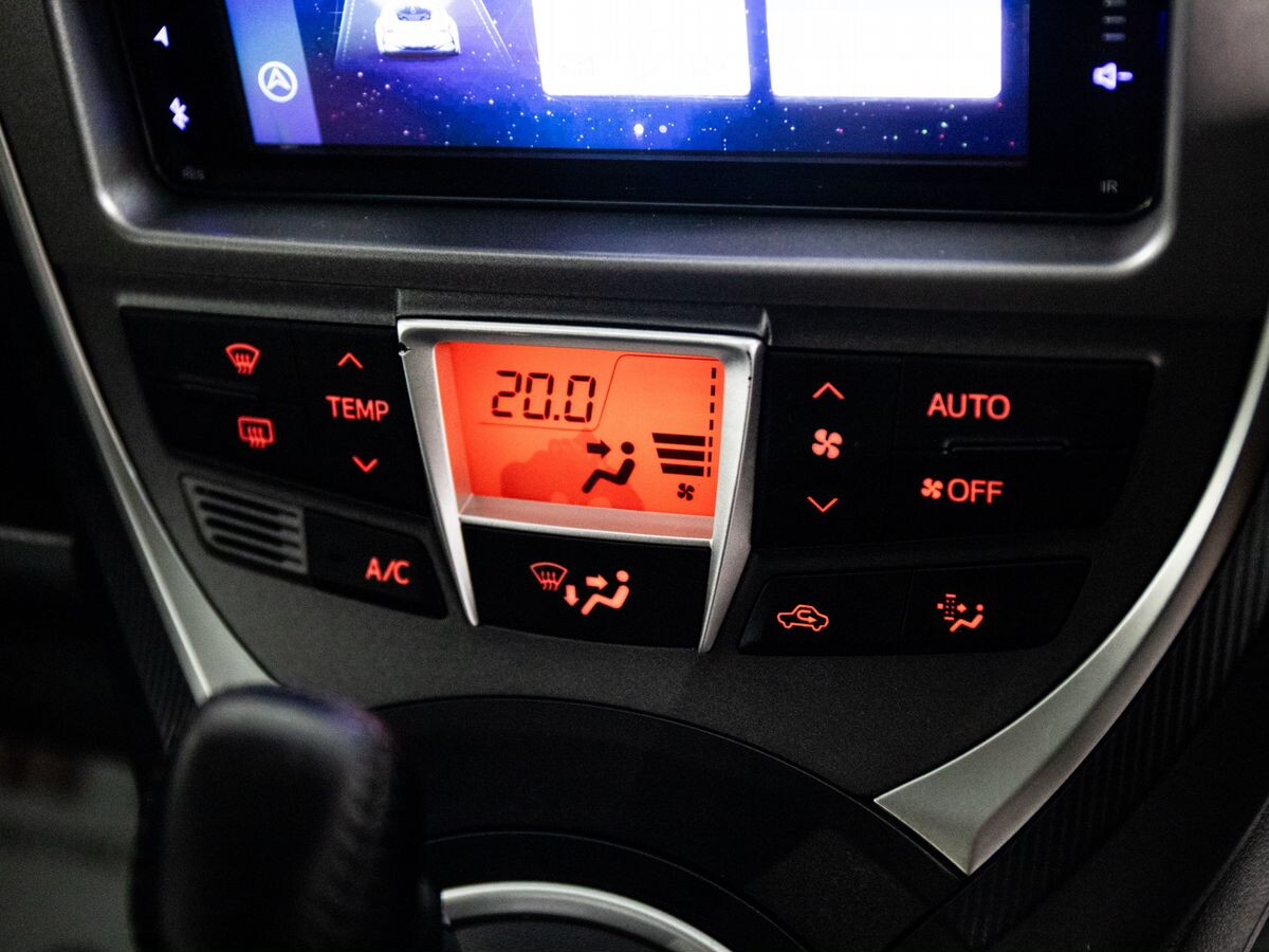 Toyota Ractis 2011 - фото автомобиля