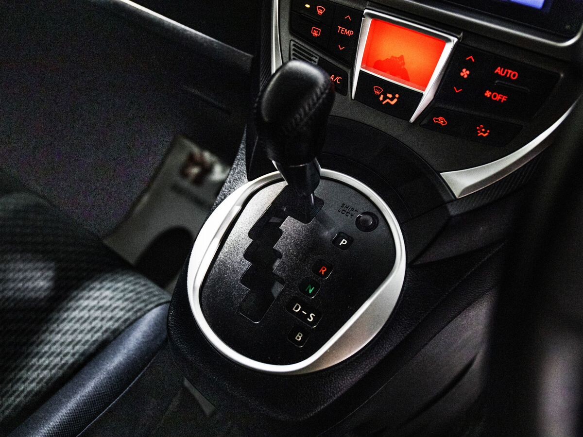 Toyota Ractis 2011 - фото автомобиля