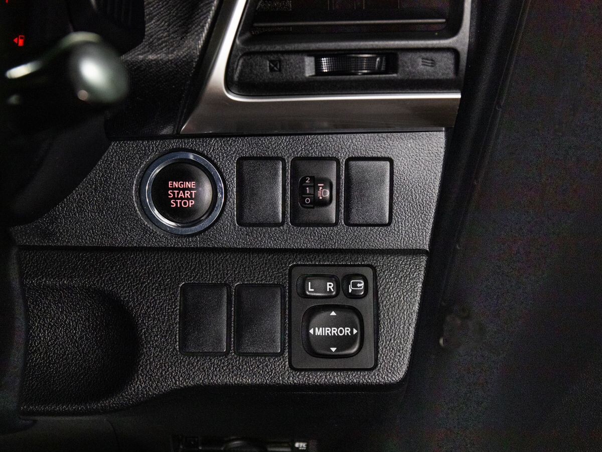 Toyota Ractis 2011 - фото автомобиля