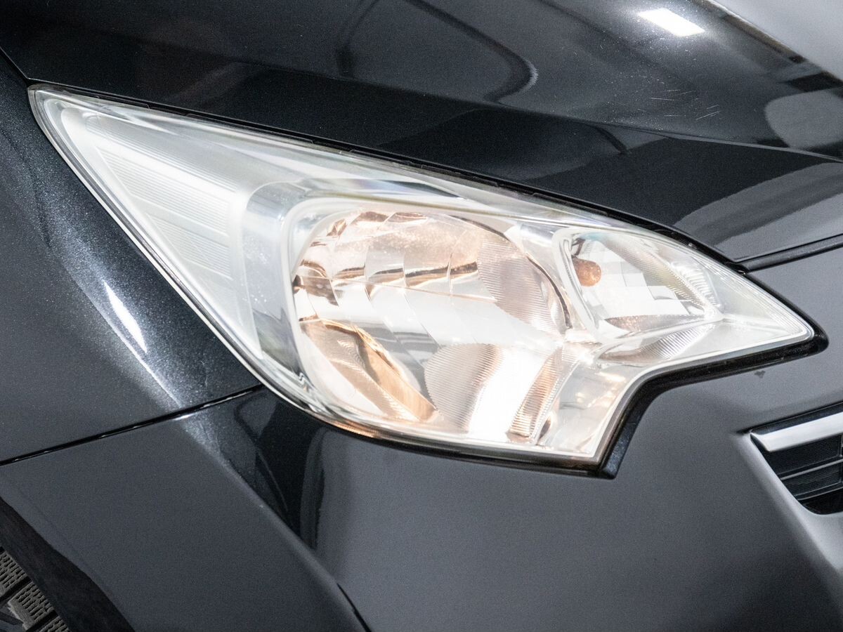 Toyota Ractis 2011 - фото автомобиля