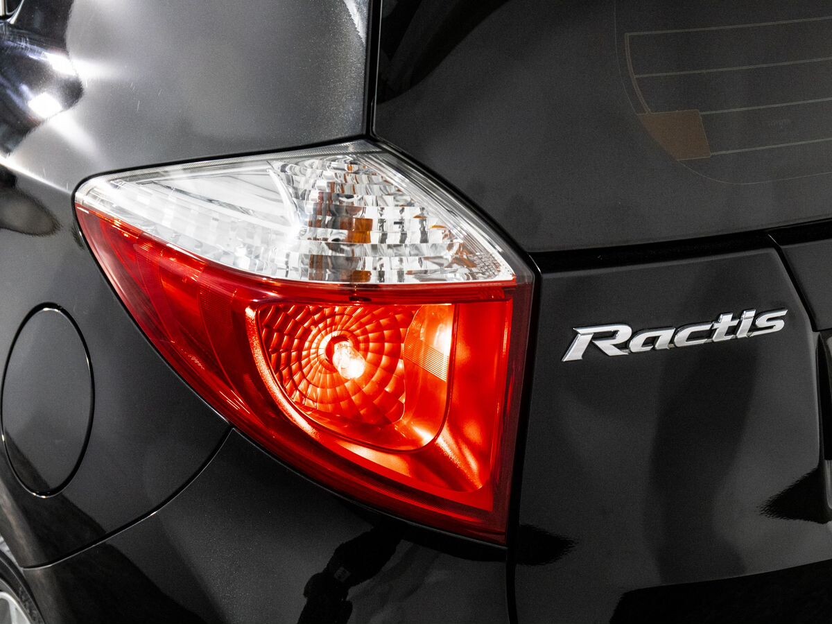 Toyota Ractis 2011 - фото автомобиля