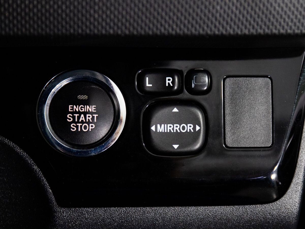 Toyota Corolla Rumion 2012 - фото автомобиля