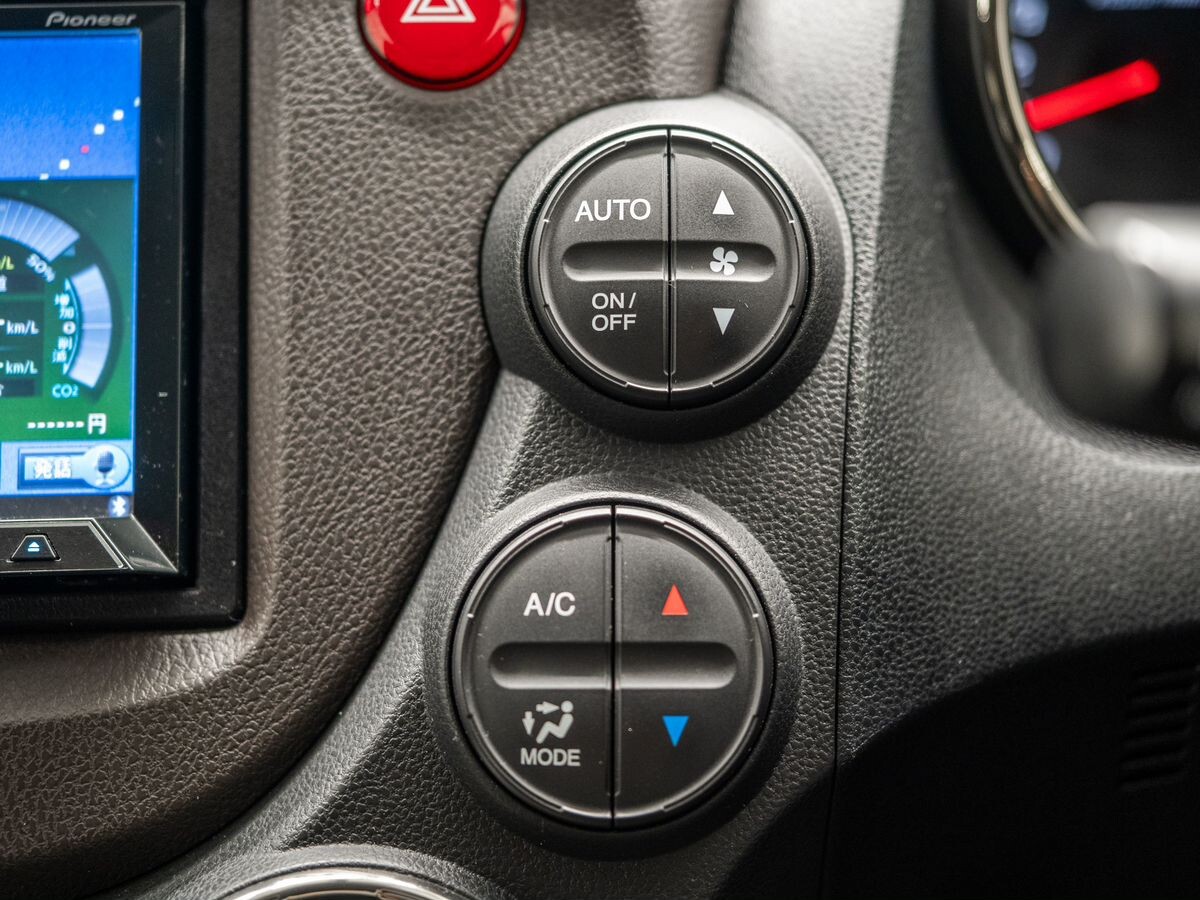 Honda Fit Shuttle 2012 - фото автомобиля