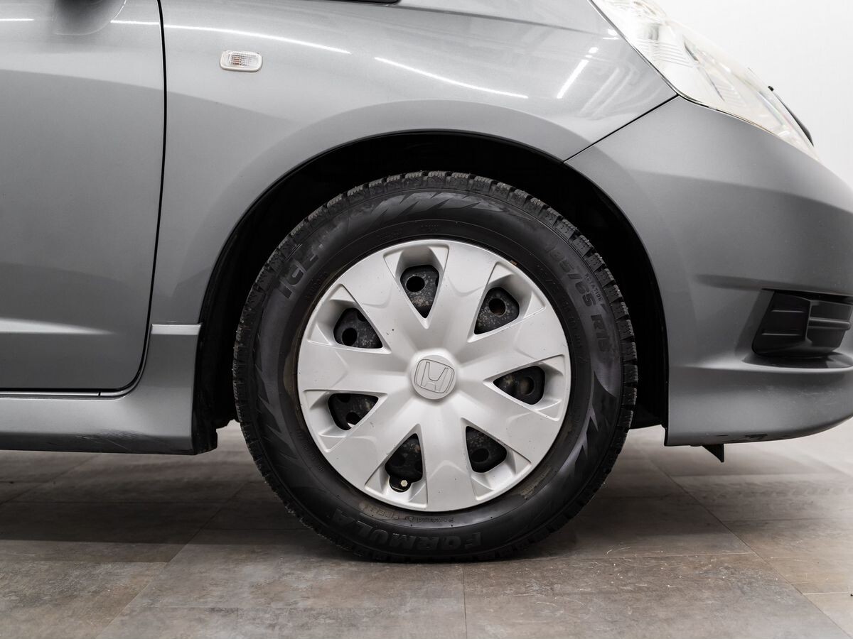 Honda Fit Shuttle 2012 - фото автомобиля