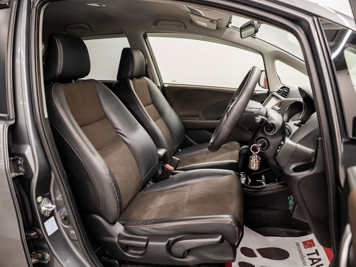 Honda Fit Shuttle 2012 - фото автомобиля