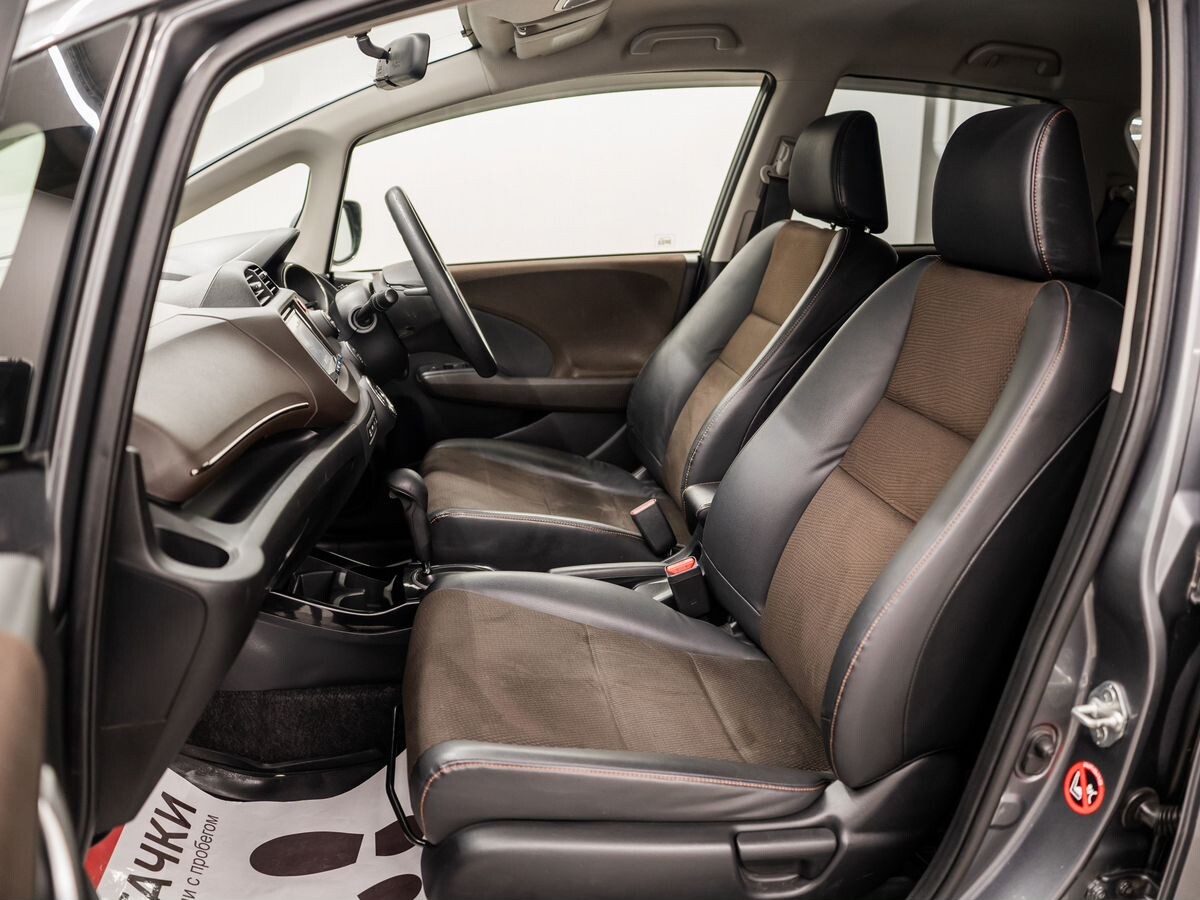 Honda Fit Shuttle 2012 - фото автомобиля