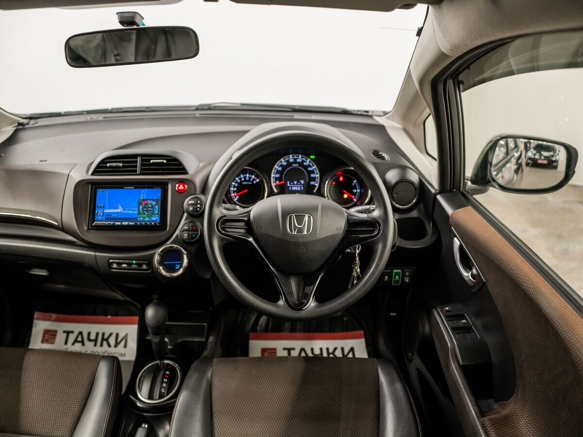 Honda Fit Shuttle 2012 - фото автомобиля