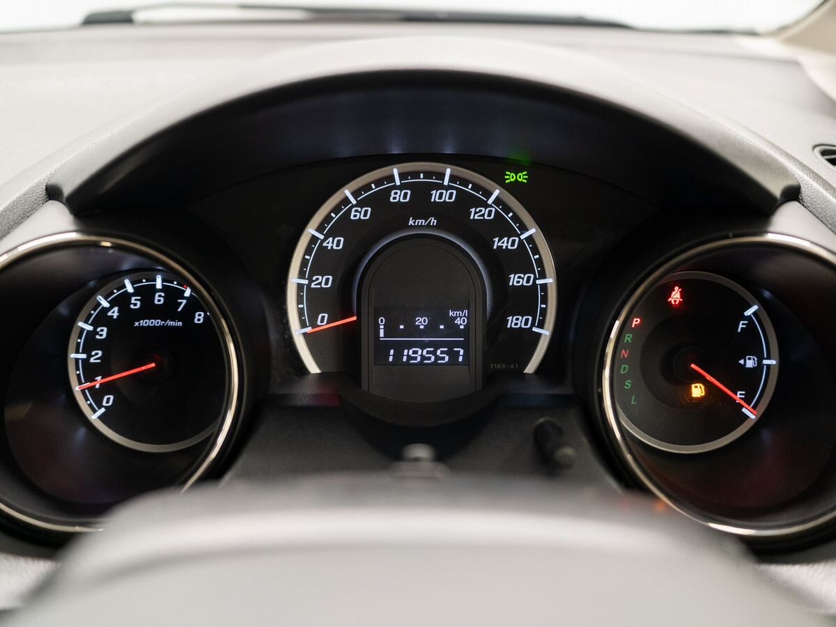 Honda Fit Shuttle 2012 - фото автомобиля