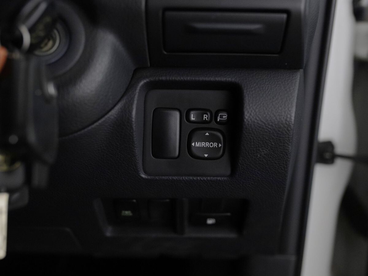 Toyota Harrier 2011 - фото автомобиля