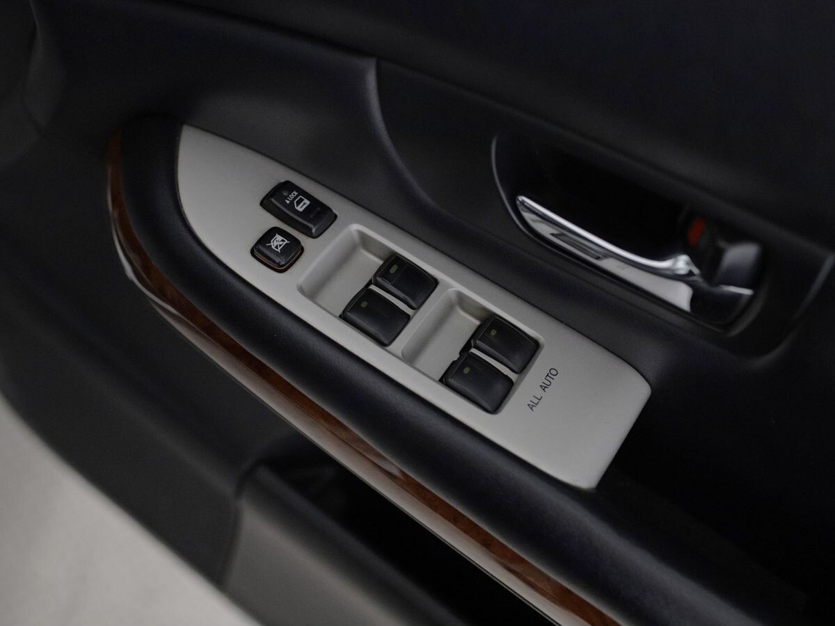 Toyota Harrier 2011 - фото автомобиля