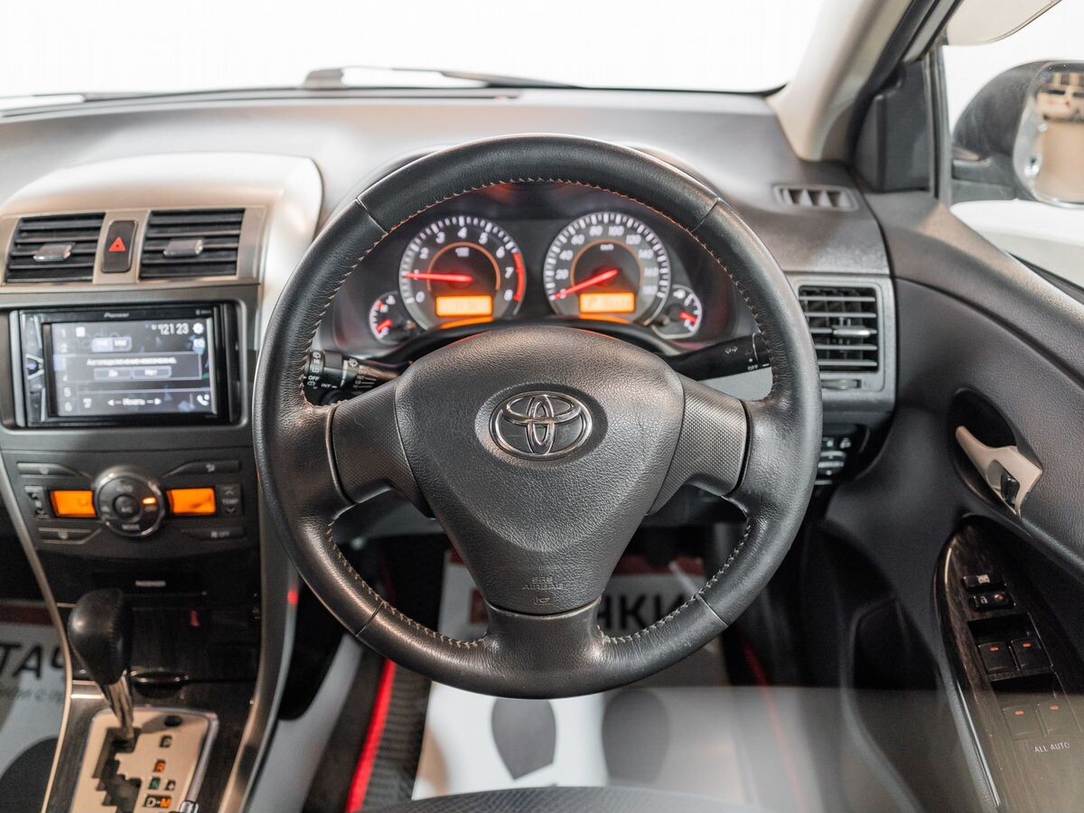 Toyota Corolla 2010 - фото автомобиля