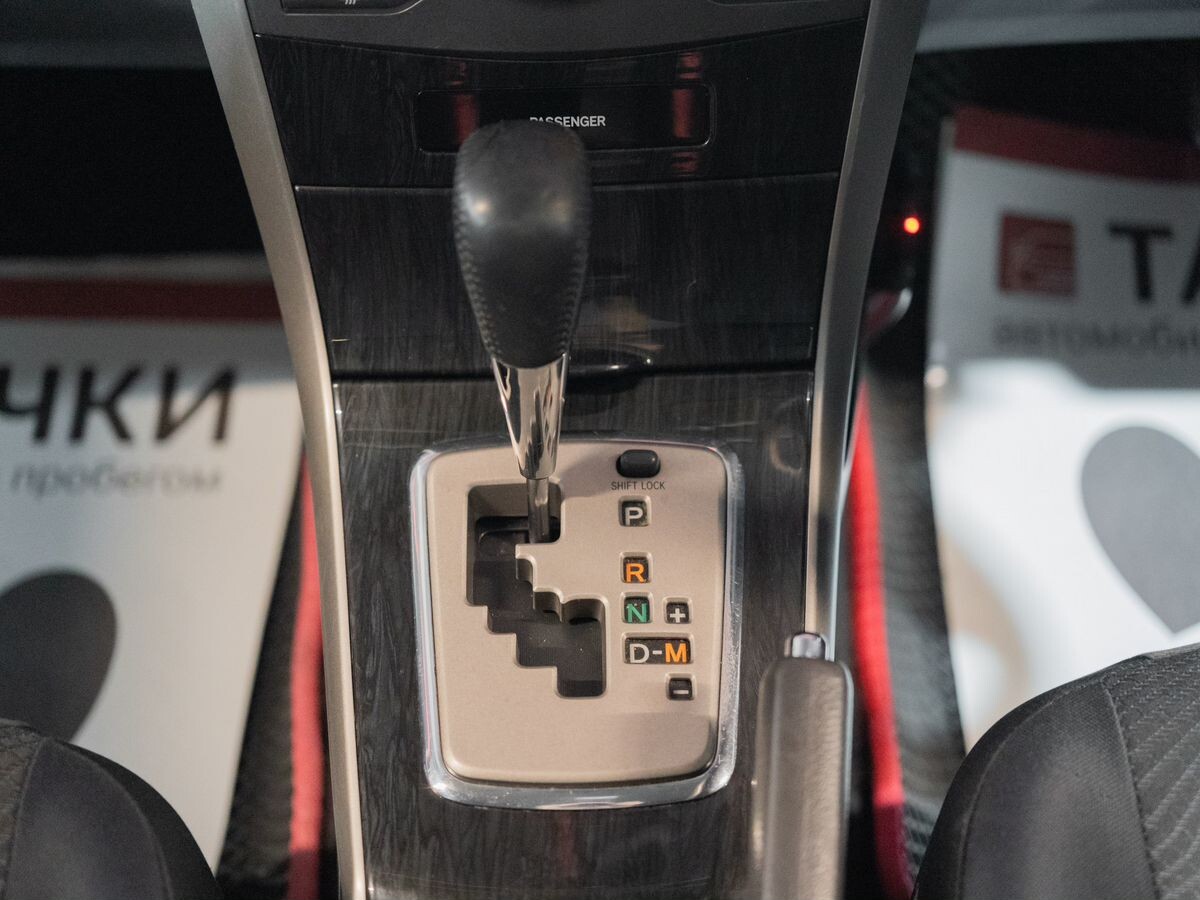 Toyota Corolla 2010 - фото автомобиля