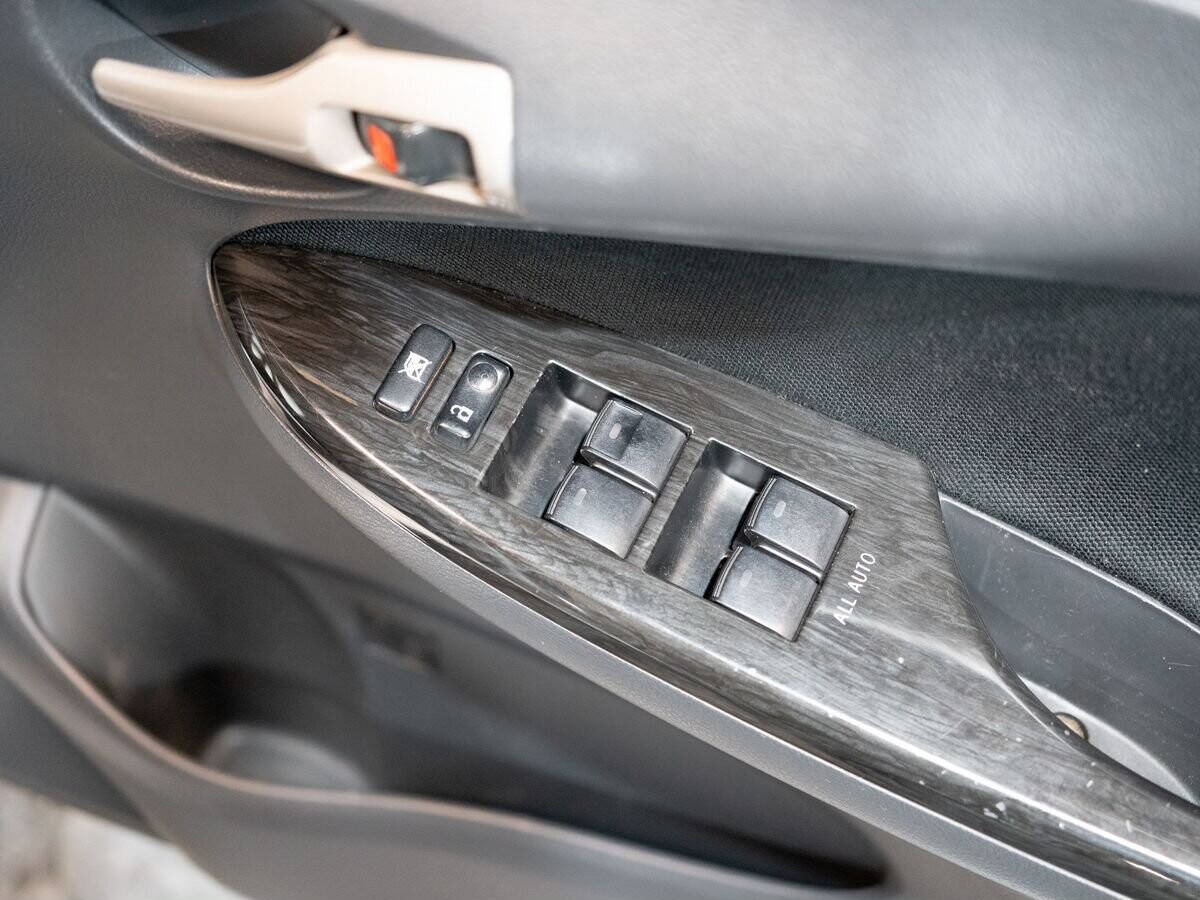 Toyota Corolla 2010 - фото автомобиля