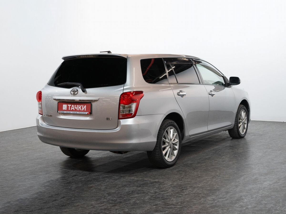 Toyota Corolla 2010 - фото автомобиля