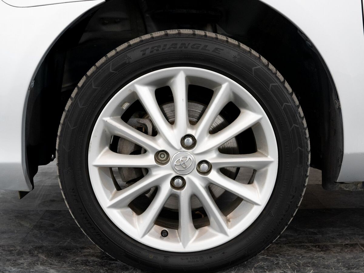 Toyota Corolla 2010 - фото автомобиля