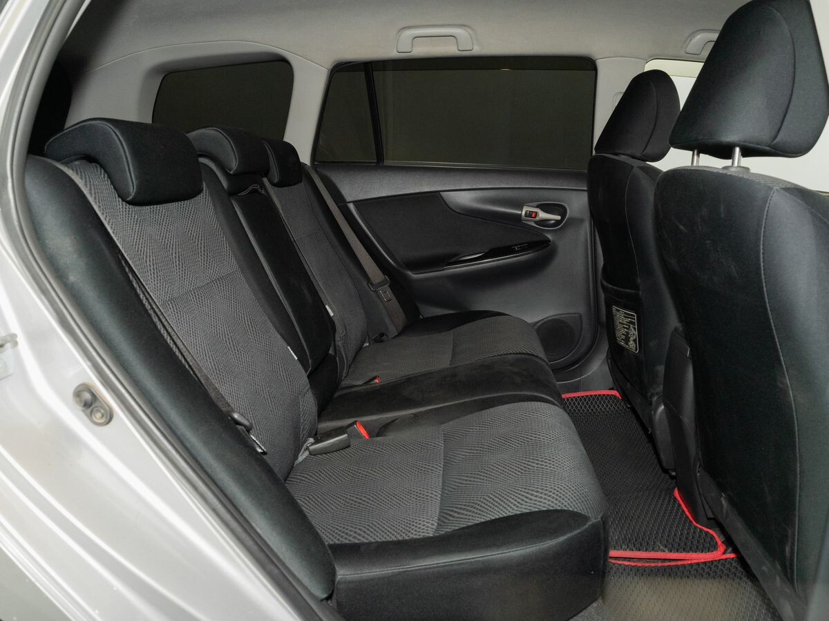 Toyota Corolla 2010 - фото автомобиля