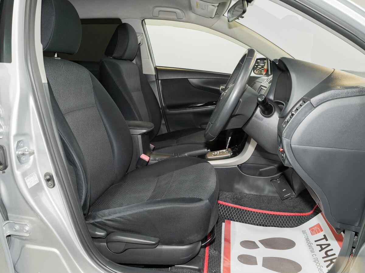 Toyota Corolla 2010 - фото автомобиля