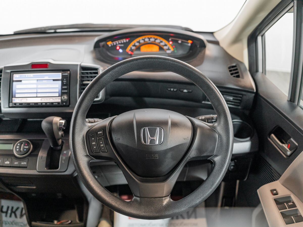 Honda Freed 2009 - фото автомобиля