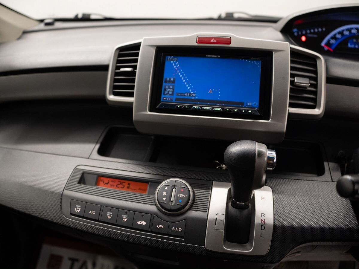 Honda Freed 2011 - фото автомобиля