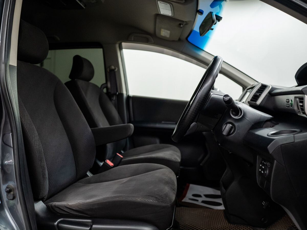 Honda Freed 2011 - фото автомобиля