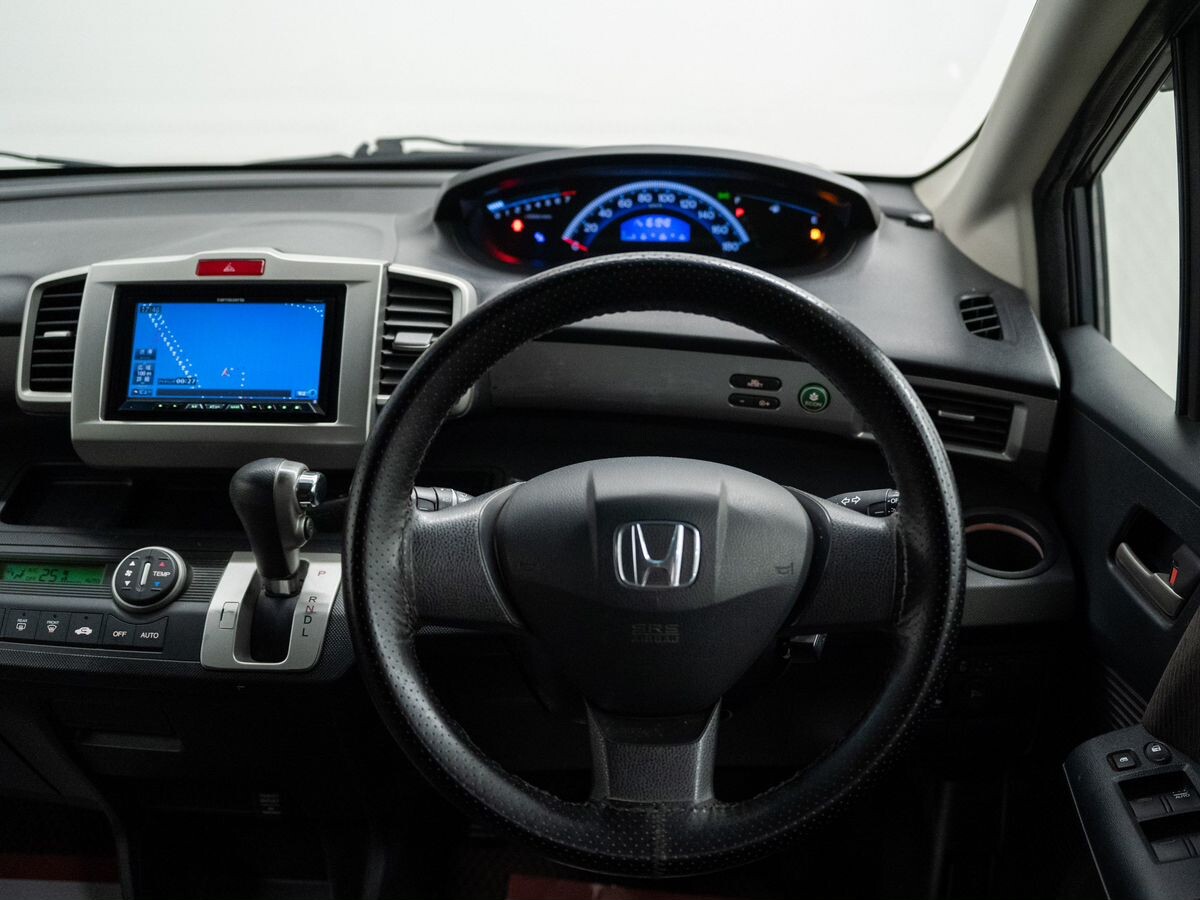 Honda Freed 2011 - фото автомобиля
