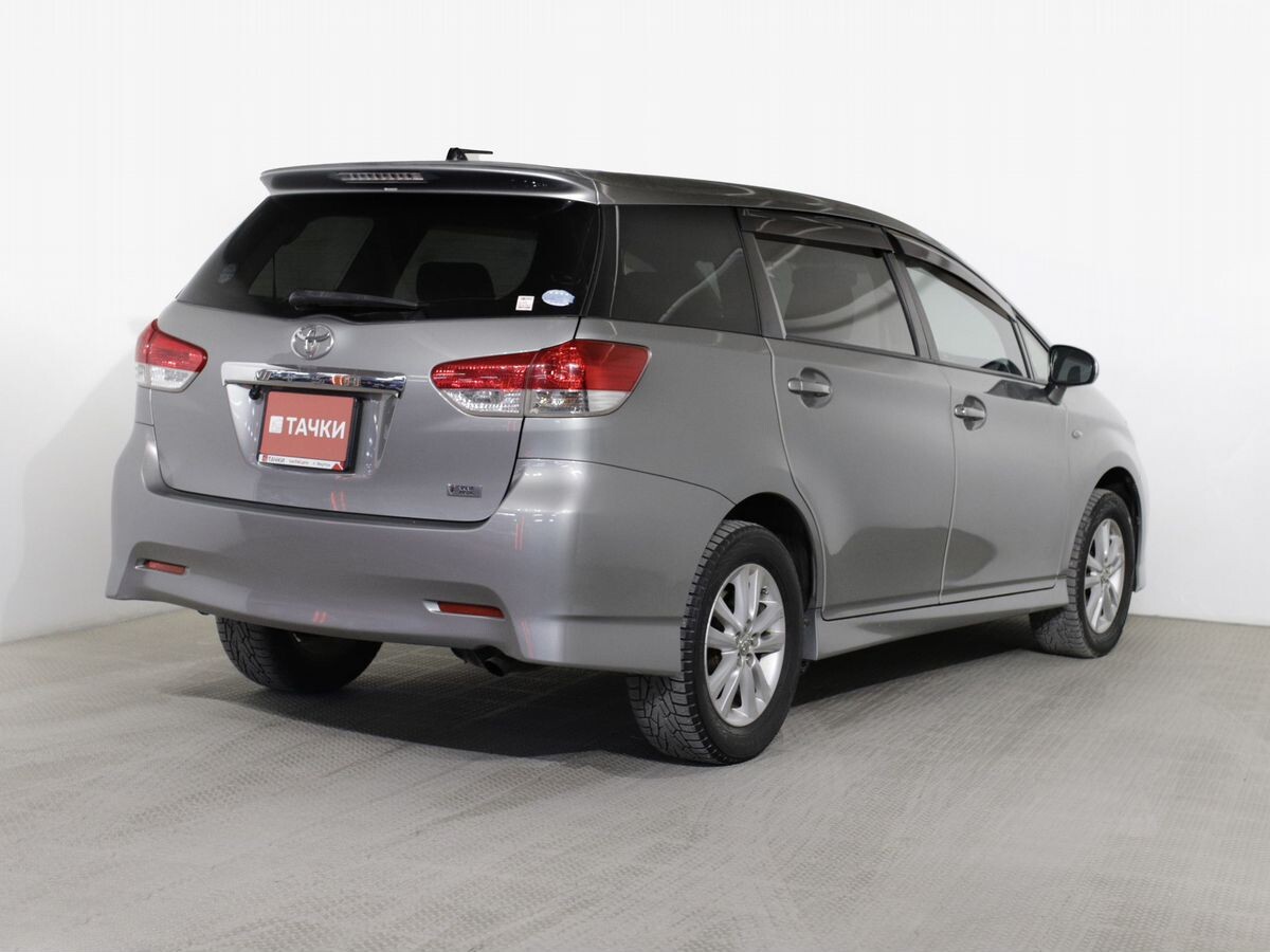 Toyota Wish 2010 - фото автомобиля