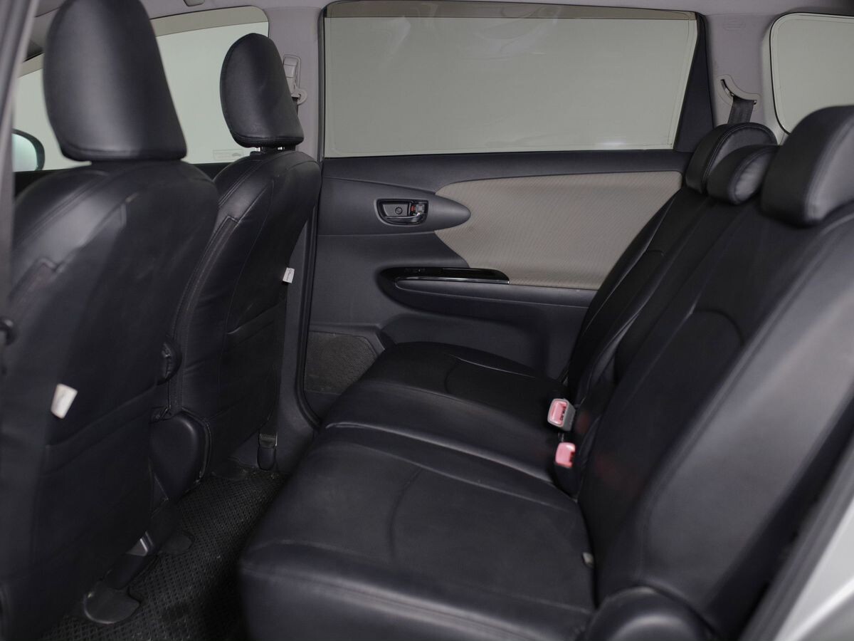 Toyota Wish 2010 - фото автомобиля