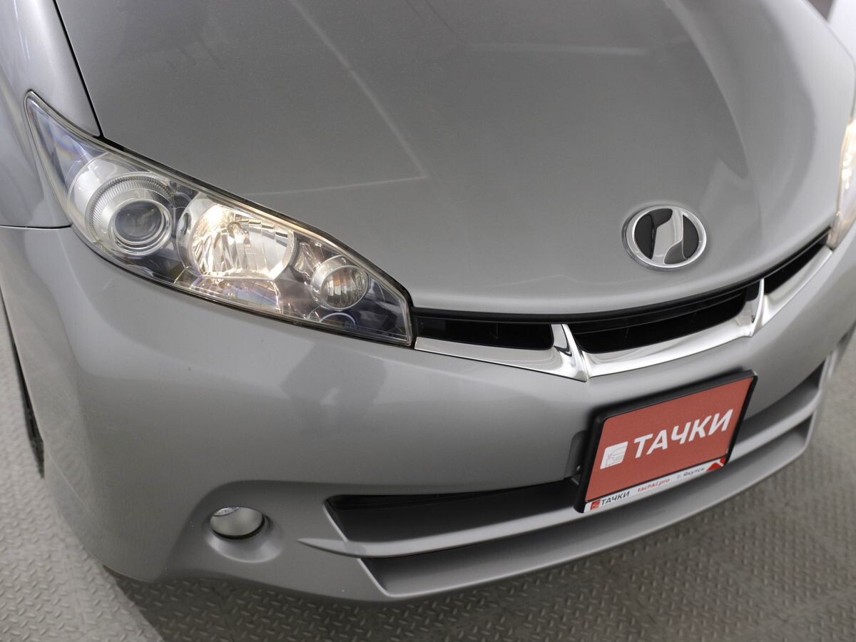 Toyota Wish 2010 - фото автомобиля