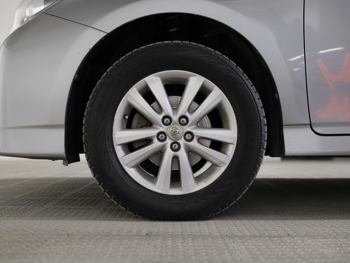 Toyota Wish 2010 - фото автомобиля